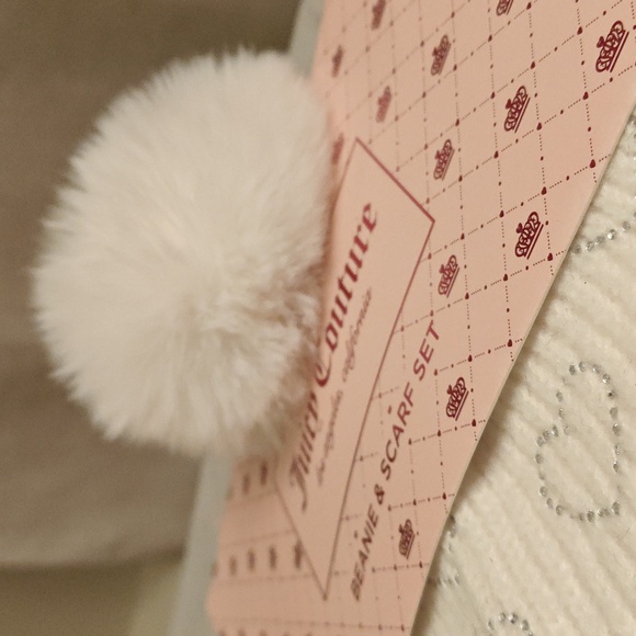 Juicy Couture Beanie & Scarf Set - Picture 5 of 7